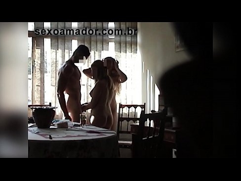 ❤️ Sex-Freunde laden einen riesigen Mann und einen Dreier mit ihm ein Homemade porn bei de.sayhentai.ru ❌❤