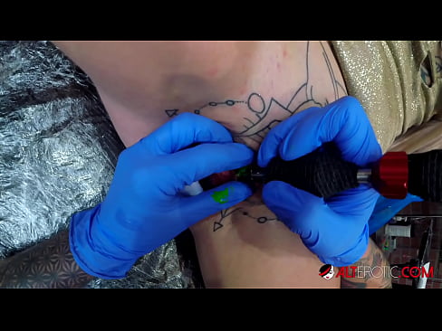 ❤️ Extrem tätowierte Hottie Sully Savage hat ein Tattoo auf ihrer Klitoris Homemade porn bei de.sayhentai.ru ❌❤